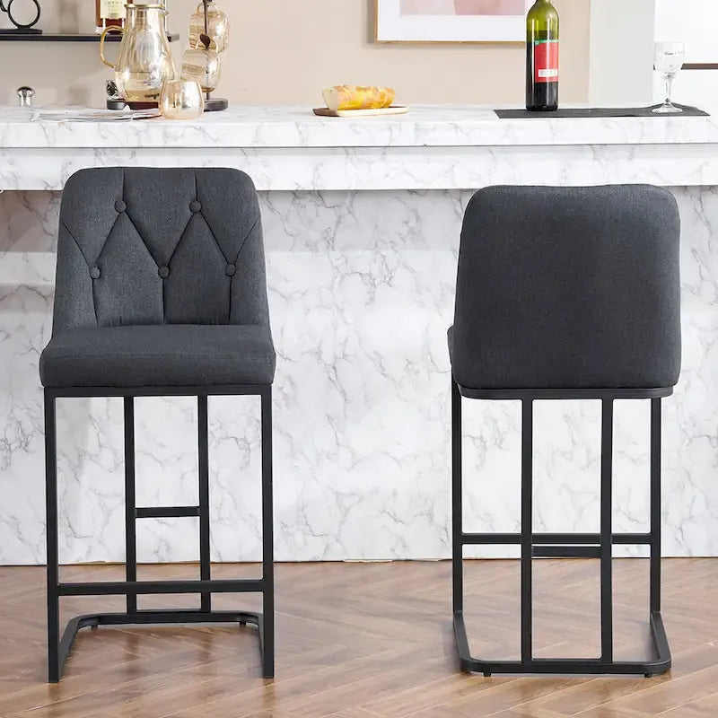 Juego de 2 taburetes de bar tapizados en beige/gris, respaldo alto con botones capitoné, estructura de metal
