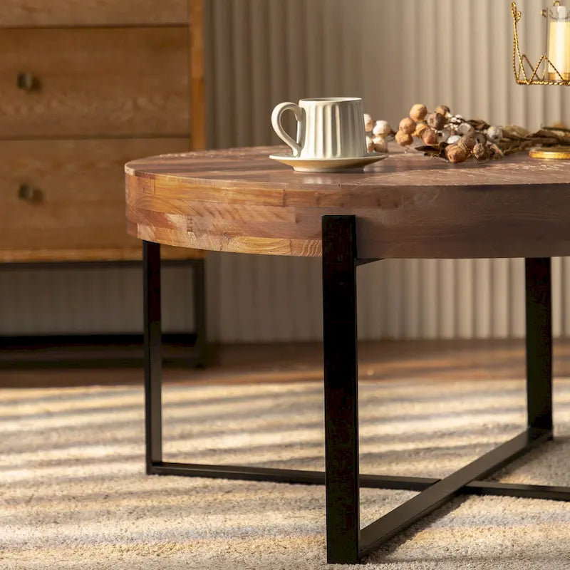 Mesa de centro redonda natural y dorada / natural y negra con patas cruzadas