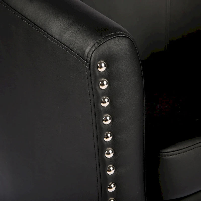 Sillón individual tipo barril de piel sintética con detalles de tachuelas
