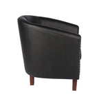Sillón individual tipo barril de piel sintética con detalles de tachuelas