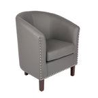 Sillón individual tipo barril de piel sintética con detalles de tachuelas
