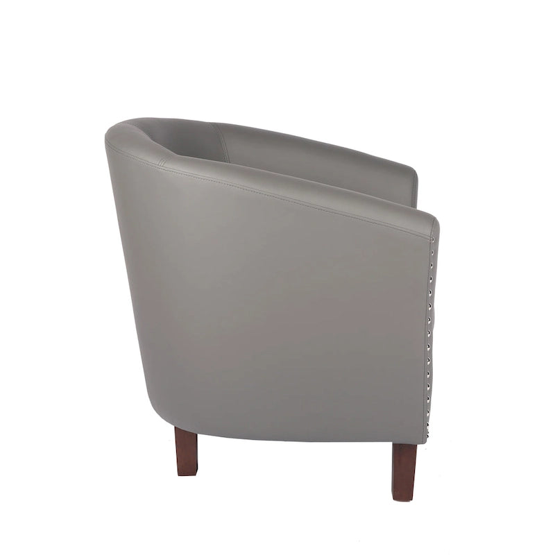 Sillón individual tipo barril de piel sintética con detalles de tachuelas