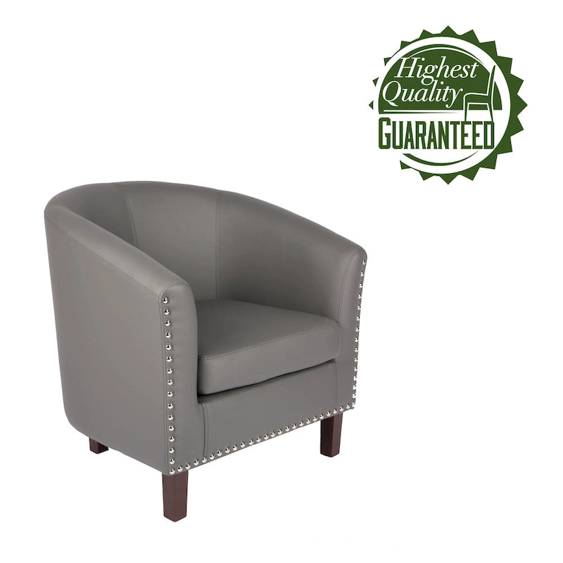 Sillón individual tipo barril de piel sintética con detalles de tachuelas