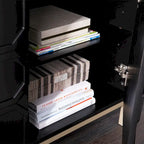 Mueble auxiliar de 2 puertas blanco/negro con herrajes dorados, montaje por 1 persona