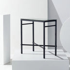 Mesa auxiliar con superficie de cristal, plateado/blanco/negro/dorado – Asiento individual, 22" An. x 13" Pr. x 25" Al.