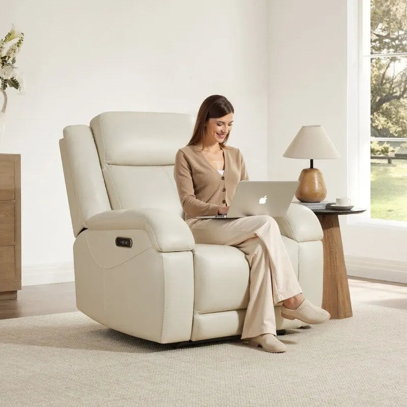 Sillón reclinable eléctrico individual Wall Hugger color crema/gris con reposacabezas y puertos USB